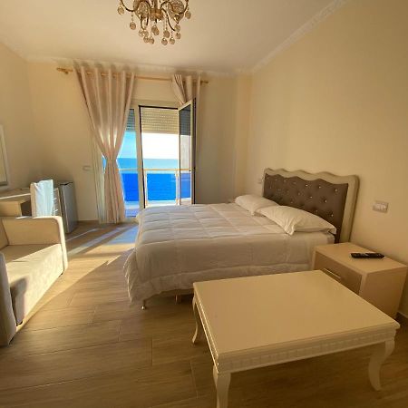 Hotel 3 Vellezerit Durrës Exterior foto