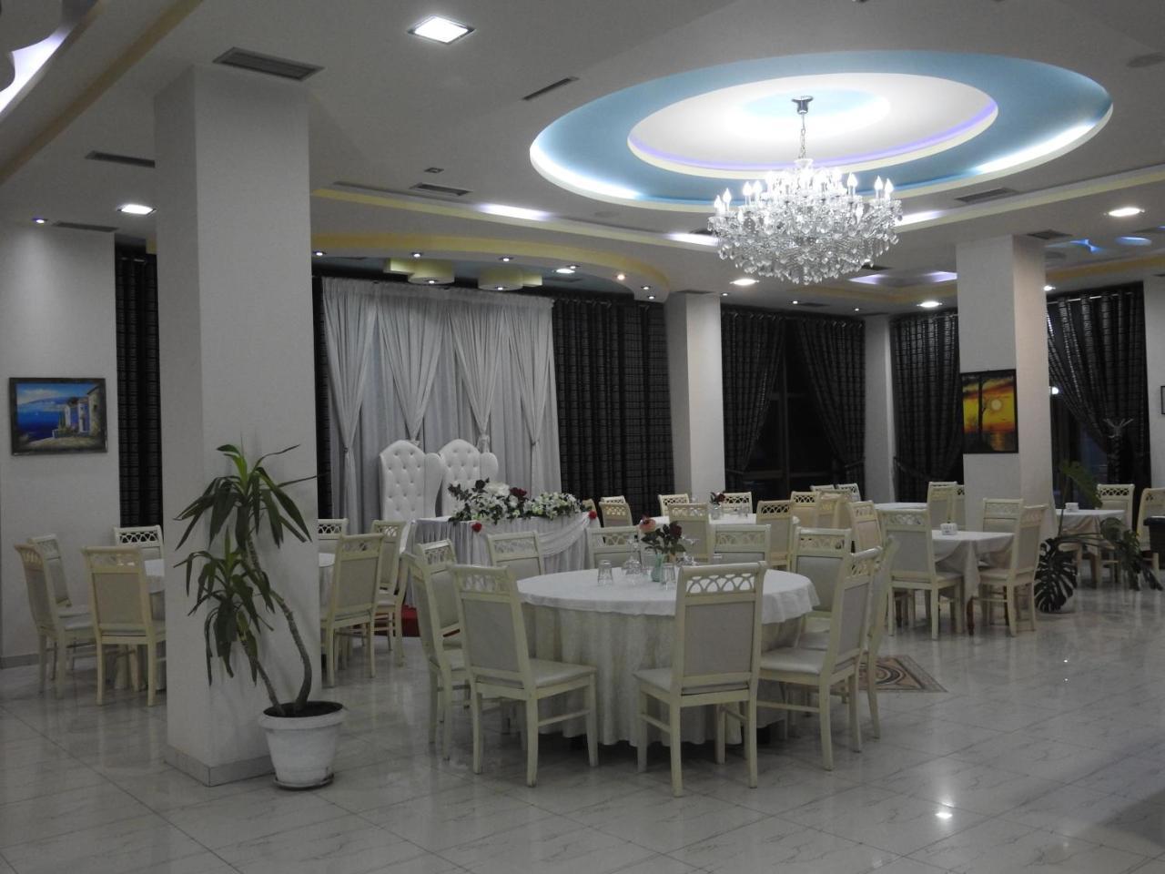 Hotel 3 Vellezerit Durrës Exterior foto