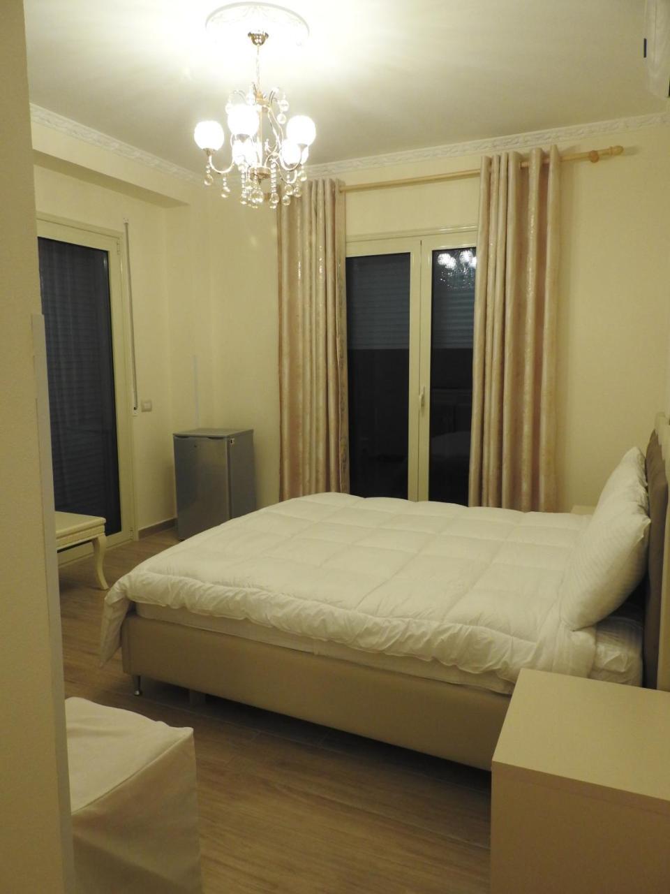 Hotel 3 Vellezerit Durrës Exterior foto